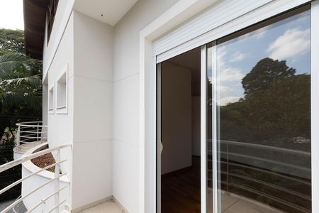 Casa à venda com 500m², 4 quartos e 6 vagas Casa à venda com 500m², 4 quartos e 6 vagasVaranda