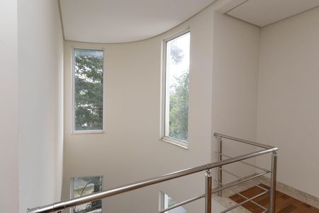 Casa à venda com 500m², 4 quartos e 6 vagas Casa à venda com 500m², 4 quartos e 6 vagasHall