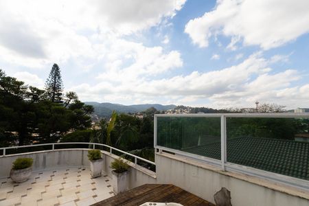 Casa à venda com 500m², 4 quartos e 6 vagas Casa à venda com 500m², 4 quartos e 6 vagasÁrea de Lazer