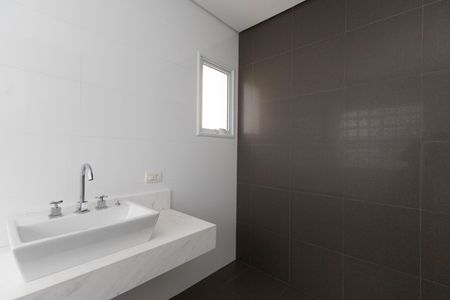 Casa à venda com 500m², 4 quartos e 6 vagas Casa à venda com 500m², 4 quartos e 6 vagasBanheiro da Suíte 1