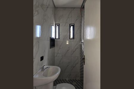 Studio para alugar com 34m², 2 quartos e sem vaga Studio para alugar com 34m², 2 quartos e sem vagaBanheiro Social