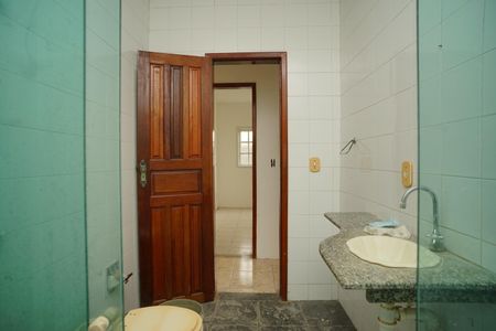 Banheiro de casa para alugar com 2 quartos, 82m² em São José de Imbassai, Maricá