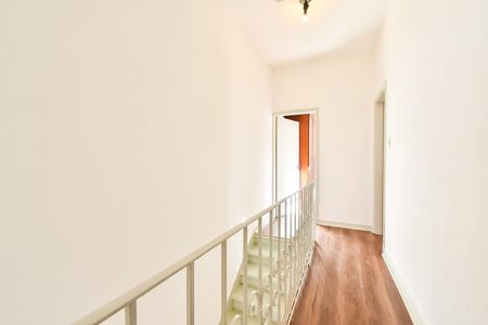 Corredor de casa à venda com 3 quartos, 117m² em Vila Monumento, São Paulo