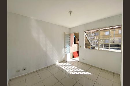 Sala de casa de condomínio para alugar com 2 quartos, 42m² em Vila Carmela I, Guarulhos