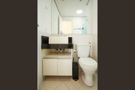 Banheiro de apartamento à venda com 1 quarto, 50m² em Chácara Santo Antônio (zona Sul), São Paulo