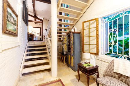 Casa de condomínio à venda com 290m², 4 quartos e 5 vagas Casa de condomínio à venda com 290m², 4 quartos e 5 vagasSala