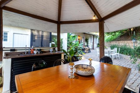 Casa de condomínio à venda com 290m², 4 quartos e 5 vagas Casa de condomínio à venda com 290m², 4 quartos e 5 vagasÁrea externa