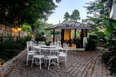 Casa de condomínio à venda com 290m², 4 quartos e 5 vagas Casa de condomínio à venda com 290m², 4 quartos e 5 vagasÁrea externa