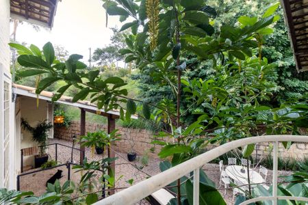 Casa de condomínio à venda com 290m², 4 quartos e 5 vagas Casa de condomínio à venda com 290m², 4 quartos e 5 vagasVista
