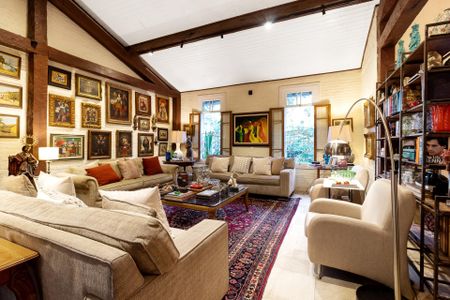 Casa de condomínio à venda com 290m², 4 quartos e 5 vagas Casa de condomínio à venda com 290m², 4 quartos e 5 vagasSala