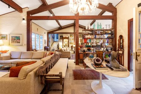 Casa de condomínio à venda com 290m², 4 quartos e 5 vagas Casa de condomínio à venda com 290m², 4 quartos e 5 vagasSala