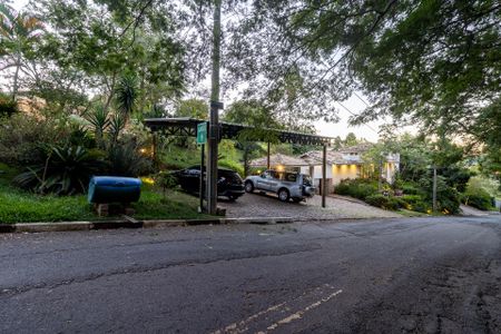 Casa de condomínio à venda com 290m², 4 quartos e 5 vagas Casa de condomínio à venda com 290m², 4 quartos e 5 vagasÁrea externa