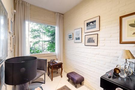 Casa de condomínio à venda com 290m², 4 quartos e 5 vagas Casa de condomínio à venda com 290m², 4 quartos e 5 vagasQuarto