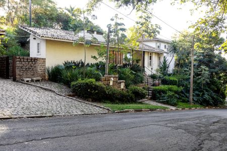 Casa de condomínio à venda com 290m², 4 quartos e 5 vagas Casa de condomínio à venda com 290m², 4 quartos e 5 vagasÁrea externa