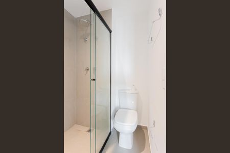 Banheiro de kitnet/studio para alugar com 1 quarto, 21m² em Paraíso, São Paulo