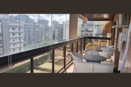 Apartamento para alugar com 160m², 4 quartos e 2 vagas