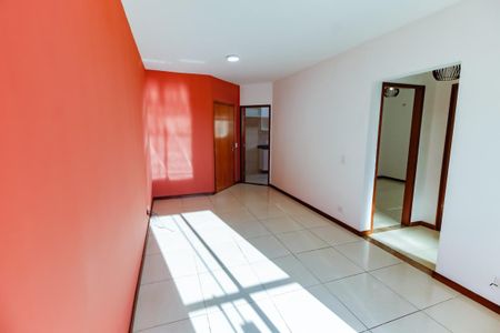Sala de apartamento para alugar com 2 quartos, 61m² em Parque Pinheiros, Taboão da Serra