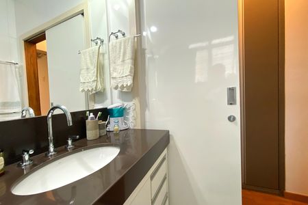 Apartamento à venda com 114m², 3 quartos e 1 vagaBanheiro da Suíte