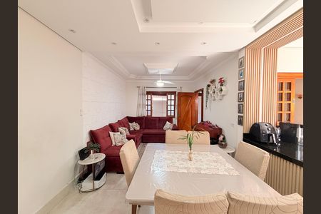 Casa à venda com 146m², 2 quartos e 3 vagasSala