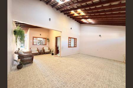 Casa à venda com 146m², 2 quartos e 3 vagasGaragem