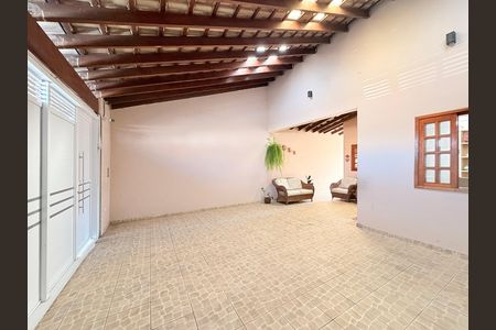 Casa à venda com 146m², 2 quartos e 3 vagasGaragem