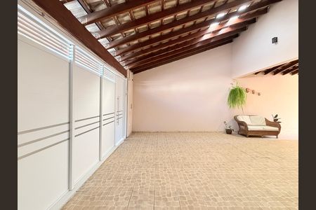 Casa à venda com 146m², 2 quartos e 3 vagasGaragem