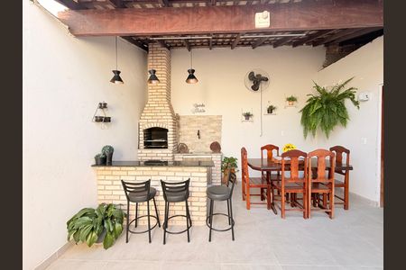 Casa à venda com 146m², 2 quartos e 3 vagasQuintal com Churrasqueira