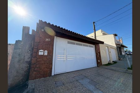 Casa à venda com 146m², 2 quartos e 3 vagasFachada