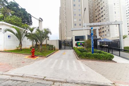 Fachada + Placa de apartamento para alugar com 2 quartos, 44m² em Colônia (zona Leste), São Paulo