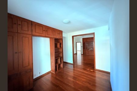 Apartamento para alugar com 160m², 4 quartos e 2 vagas