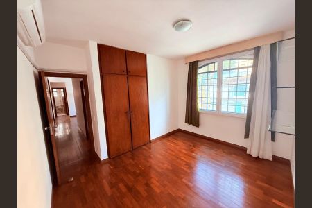 Apartamento para alugar com 160m², 4 quartos e 2 vagas
