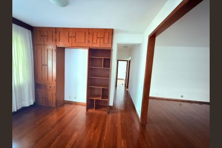 Apartamento para alugar com 160m², 4 quartos e 2 vagas