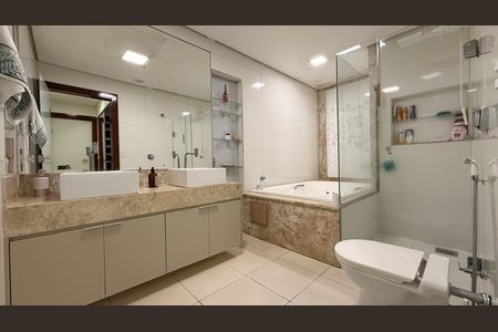 Casa à venda com 530m², 4 quartos e 2 vagasSuite 01 - Banheiro