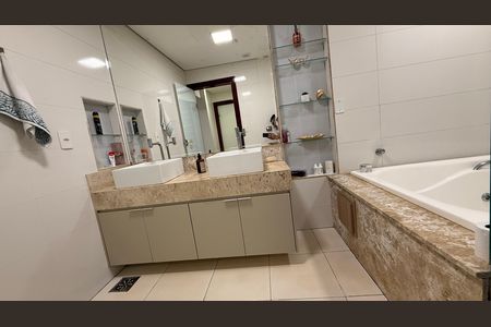 Casa à venda com 530m², 4 quartos e 2 vagasSuite 01 - Banheiro