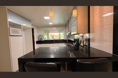 Casa à venda com 530m², 4 quartos e 2 vagasCozinha