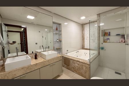 Casa à venda com 530m², 4 quartos e 2 vagasSuite 01 - Banheiro