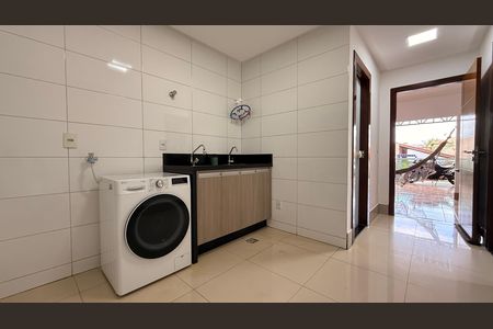 Casa à venda com 530m², 4 quartos e 2 vagasLavanderia