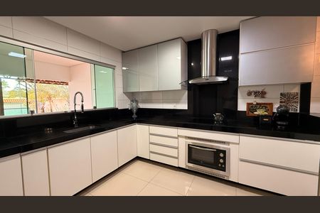 Casa à venda com 530m², 4 quartos e 2 vagasCozinha