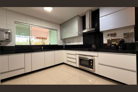 Casa à venda com 530m², 4 quartos e 2 vagasCozinha