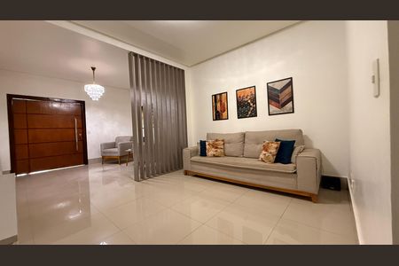 Casa à venda com 530m², 4 quartos e 2 vagasSala TV