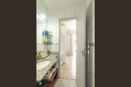 Casa de condomínio à venda com 70m², 3 quartos e 2 vagasBanheiro da Suíte