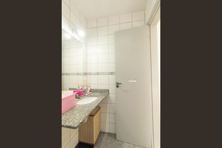 Casa de condomínio à venda com 70m², 3 quartos e 2 vagasBanheiro Social