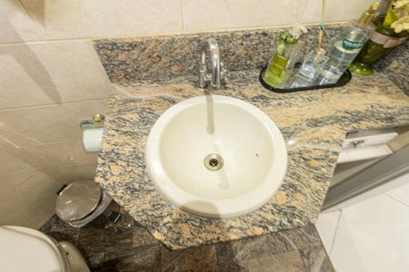 Casa de condomínio à venda com 70m², 3 quartos e 2 vagasLavabo