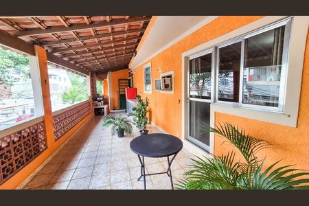 Casa à venda com 175m², 2 quartos e 1 vaga