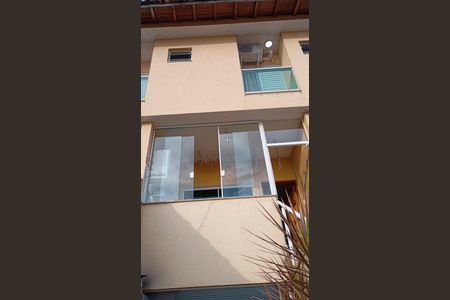 Casa à venda com 149m², 2 quartos e 4 vagas Casa à venda com 149m², 2 quartos e 4 vagasÁrea externa