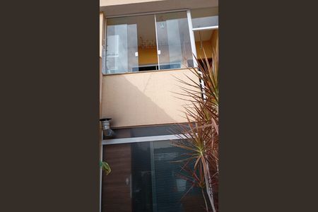Casa à venda com 149m², 2 quartos e 4 vagas Casa à venda com 149m², 2 quartos e 4 vagasÁrea externa