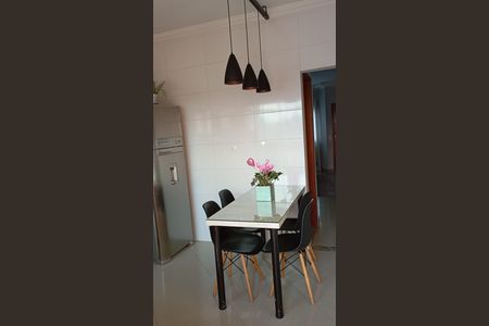 Casa à venda com 149m², 2 quartos e 4 vagas Casa à venda com 149m², 2 quartos e 4 vagasCozinha