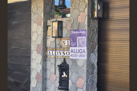 Casa para alugar com 940m², 4 quartos e 5 vagas Casa para alugar com 940m², 4 quartos e 5 vagasFachada