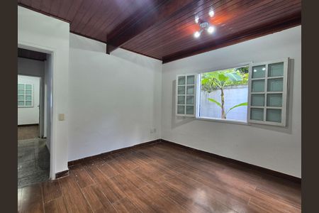 Casa para alugar com 940m², 4 quartos e 5 vagas Casa para alugar com 940m², 4 quartos e 5 vagasSuíte
