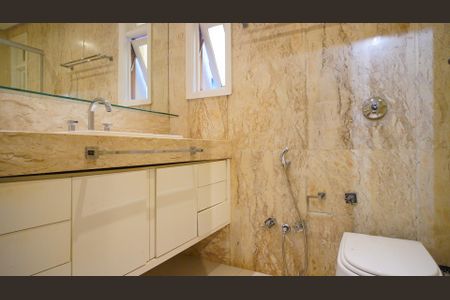 Apartamento à venda com 265m², 3 quartos e 2 vagasBanheiro da Suíte 1
